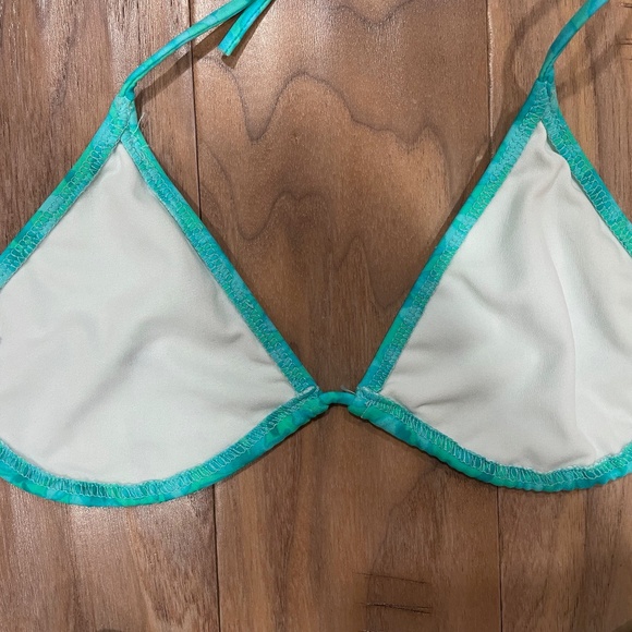 Triangle Top, Lined Bikini with Matching Sarong - Picture 12 of 12